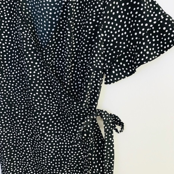 VERO MODA size M short sleeved mini wrap dress, black with white dots - Picture 4 of 11